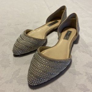 I.N.C. Crescentes Flats 7.5 tan silver studs
